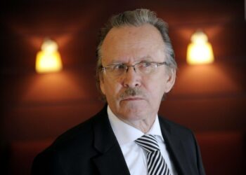 Suurlähettiläs Alpo Rusi on tutkinut DDR:n tiedustelupalvelun Stasin toimintaa Suomessa.