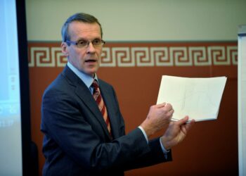 Palkansaajien tutkimuslaitoksen ennustepäällikkö Eero Lehto.