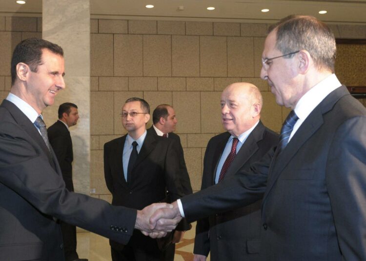 Syyrian presidentti Bashar al-Assad ja Venäjän ulkoministeri Sergei Lavrov tiistaina Damaskoksessa.