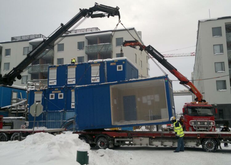 Asuntotarjontaa aiotaan parantaa erityisesti kasvukeskuksissa. Kuvassa rakennustyömaa Helsingin Myllypurossa.