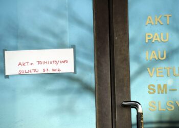 AKT:n henkilöstö jäi päiväksi kotiin vastalauseena viestintäpäällikkö Hilkka Ahteen irtisanomiselle.