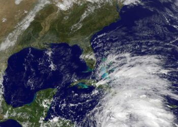 Hurrikaani Sandy satelliittikuvassa viikko sitten, kun se oli lähestymässä Kuubaa ja Jamaikaa. Keski-Amerikan viime vuosikymmenten pahin hurrikaani oli Mitch vuonna 1998.
