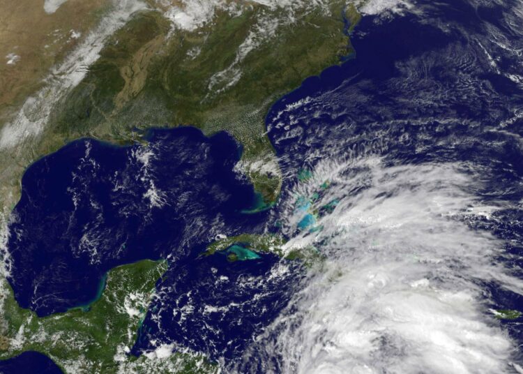 Hurrikaani Sandy satelliittikuvassa viikko sitten, kun se oli lähestymässä Kuubaa ja Jamaikaa. Keski-Amerikan viime vuosikymmenten pahin hurrikaani oli Mitch vuonna 1998.