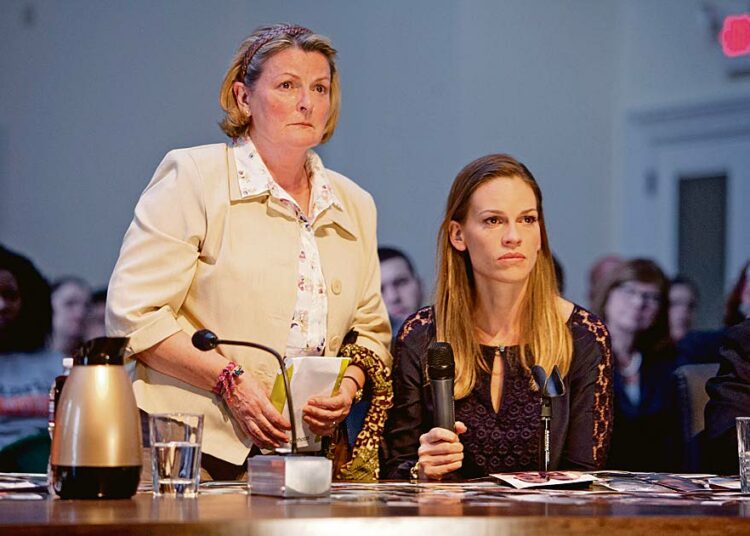 Kaksi suuren tragedian kokenutta naista, Hollywood-tähdet Hilary Swank (Mary, oik.) ja Brenda Blethyn (Martha), kohtaa toisensa Afrikassa.