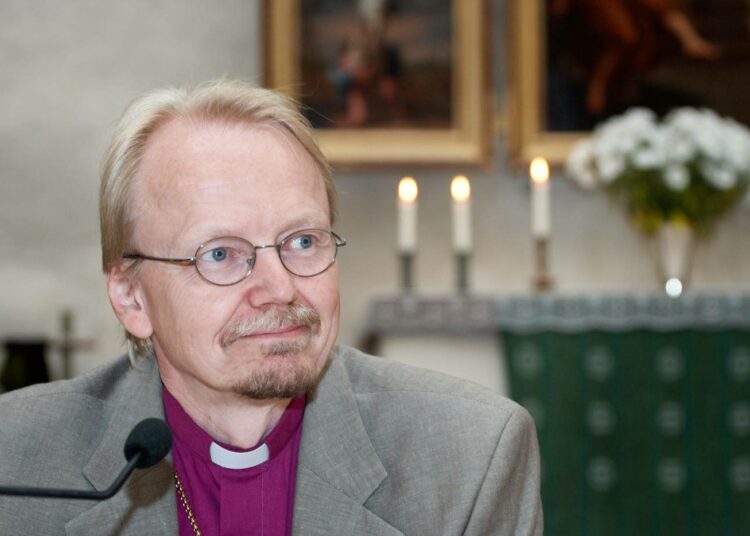 Arkkipiispa Kari Mäkinen neuvoo vain olemaan hektisen, kiireisen elämän keskellä ja kuuntelemaan yhteistä juhlaa.