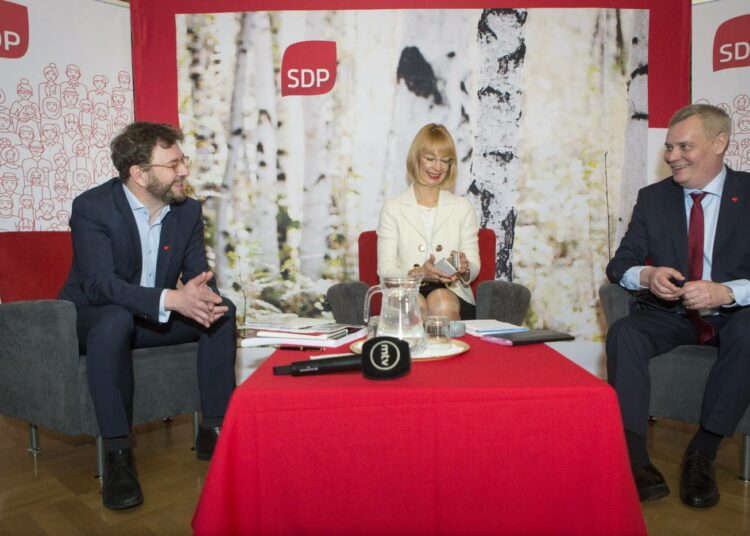 SDP:n puheenjohtajaehdokkaat Timo Harakka, Tytti Tuppurainen ja Antti Rinne aloittivat maakuntakiertueensa viime lauantaina Kuopiossa.