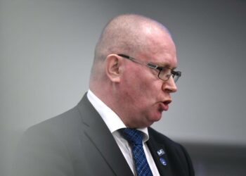 Pelkäksi työministeriksi perjantaina muuttunut Jari Lindström lisää työttömien valvontaa.
