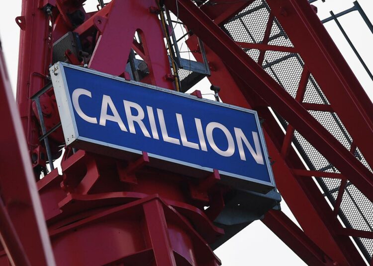 Jättiyritys Carillionin konkurssi keskeyttää suuria sairaaloiden ja rautateiden rakennushankkeita.