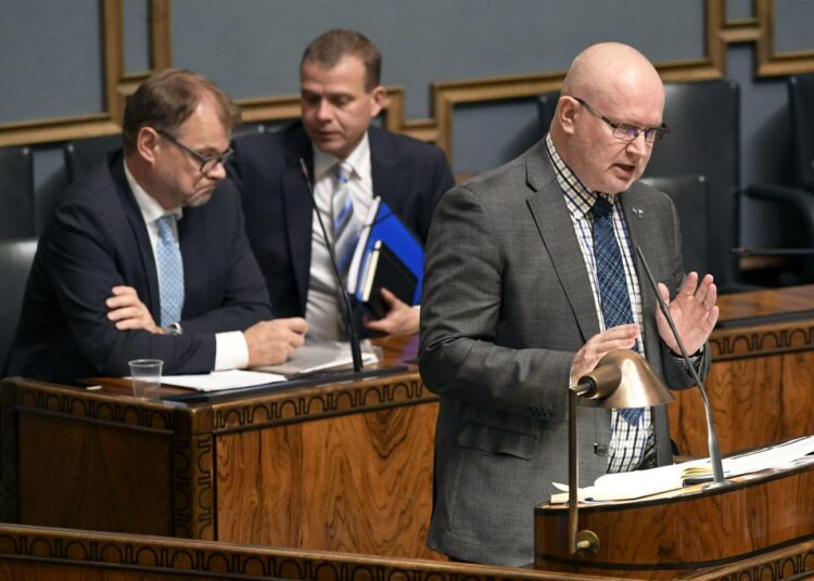 Ministeri Jari Lindströmin johdolla valmisteltu irtisanomislaki on edennyt luonnosvaiheeseen.