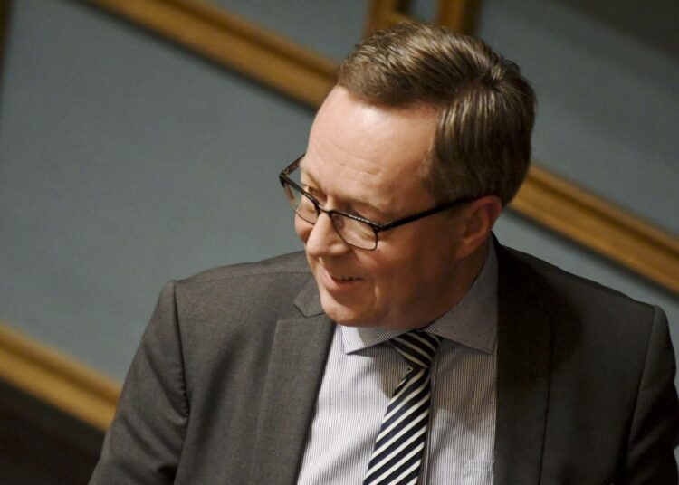 Mika Lintilä (kesk) vastaa hallituksessa valtion yritysten omistajaohjauksesta.