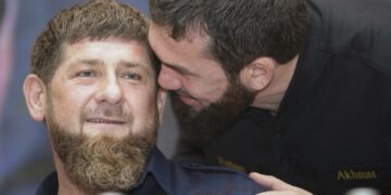 Sosiaalinen media on Tšetšeniassa suosittua. Itsevaltainen presidentti Ramzan Kadyrov (vas.) on ahkera Instagramin käyttäjä. Tšetšenian parlamentin puhemiestä Magomed Daudovia haastetaan Youtubessa.