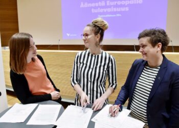 Kampanjan avajaisissa puhuvat Li Andersson, Hanna Sarkkinen ja Silvia Modig.