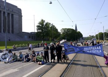 Elokapina pysäytti kesäkuussa liikenteen Mannerheimintiellä.