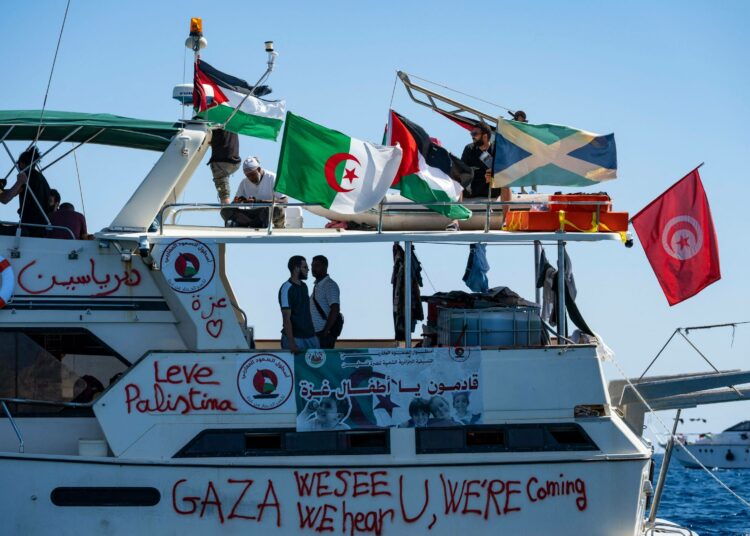 Global Sumud Flotilla on aiemmin joutunut droonihyökkäysten kohteeksi. Viime yönä Israel pysäytti sen Välimerellä.