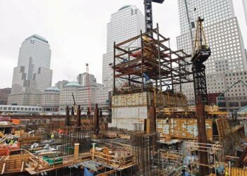 Täältä kaikki alkoi. World Trade Centerillä New Yorkissa jälleenrakennus on vasta alkutekijöissään.