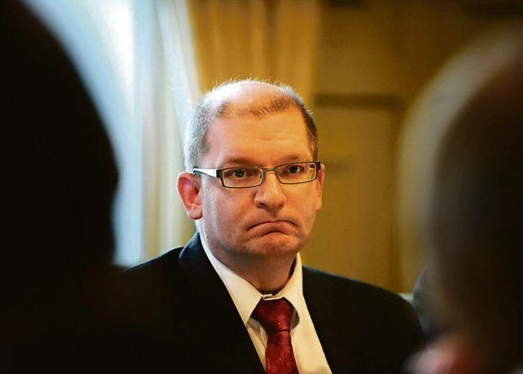 Metalliliiton vasemmisto kaatoi TEAM-suurliiton. Puheenjohtaja Riku Aalto syytti vasemmistoryhmää puoluepoliittisesta pelistä.