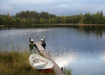 Järviwikistä voi hakea järviä muun muassa nimen, koon, syvyyden ja sijaintikunnan mukaan.
