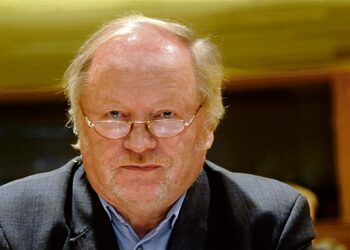 Antti Holopainen arvostelee rajusti terveysalalle pesiytynyttä bisnestä.