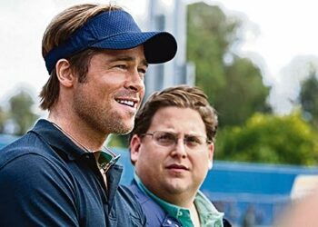Brad Pitt ja Jonah Hill ovat pääosissa tosipohjaisessa ja piristävän erilaisessa urheiludraamassa Moneyball.