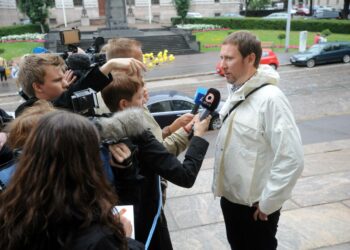 Hallituspuolueiden talouskantoja sovitellaan yhteen maaliskuussa. Tehtävästä odotetaan lähes yhtä vaikeaa kuin viime vuoden hallitusneuvottelut, joissa media tenttasi muun muassa Paavo Arhinmäkeä.