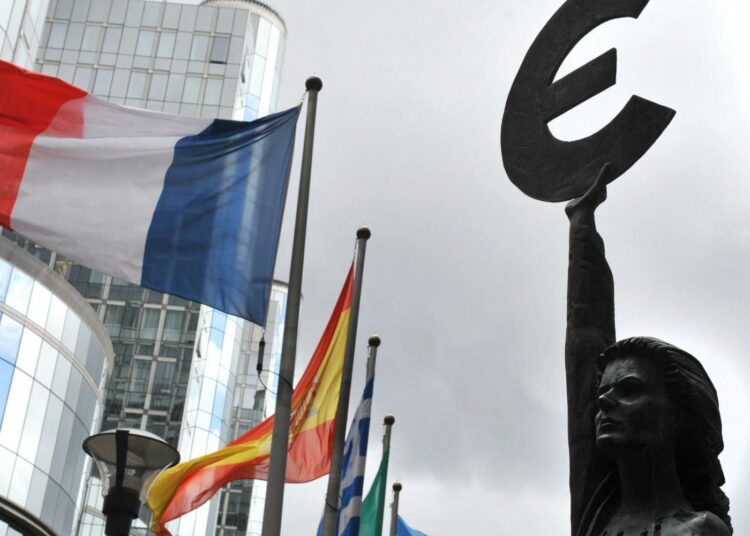 Usko, toivo ja rakkaus – ja korkein niistä on euro.