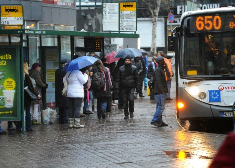 Koko maassa oli lomautettuna lokakuun lopussa arviolta 27 000 henkilöä.
