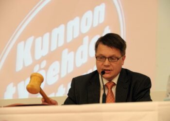Nollatyösopimukset aiheuttavat työntekijöille monia ongelmia, SEL:n liittopuheenjohtaja Veli-Matti Kuntonen sanoo.l