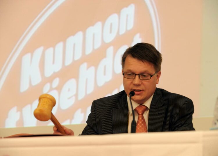 Nollatyösopimukset aiheuttavat työntekijöille monia ongelmia, SEL:n liittopuheenjohtaja Veli-Matti Kuntonen sanoo.l