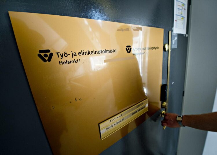 Työttömyys lisääntyi edellisen vuoden heinäkuusta kaikkien muiden ELY-keskusten alueella paitsi Pohjois-Karjalassa.