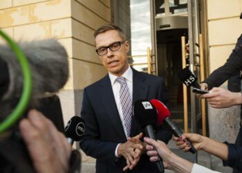 Pääministeri Alexander Stubb kertoi maanantaina tiedotusvälineille Suomen pitävän uusia Venäjä-pakotteita tarpeellisina.