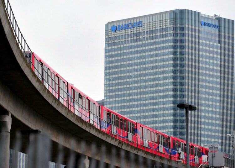 Barclays Bank -pankin pääkonttori Lontoon Canary Wharfilla. Pankki tuomittiin toukokuussa Yhdysvalloissa suuriin korvauksiin valuuttamarkkinoiden manipuloinnista.