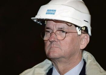 Kone Oyj:n hallituksen puheenjohtaja Antti Herlin lupasi laskea palkkaansa viisi prosenttia.