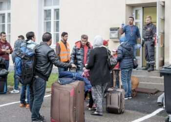 Nämä turvapaikanhakijat saapuivat Tornion järjestelykeskukseen 25 syyskuuta. Arkkipiispa Kari Mäkisen mukaan kriisi on lähtömaissa, ei Suomessa.
