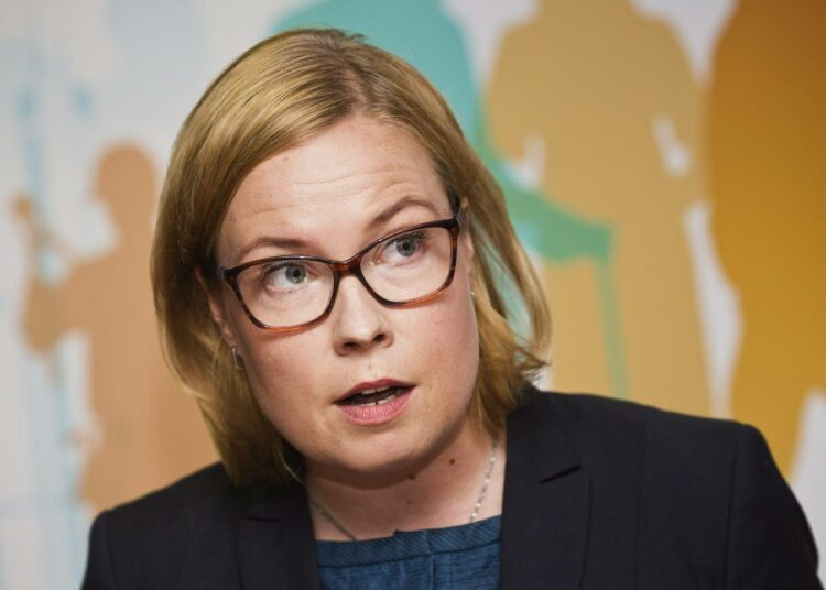 Helsingin sosiaali- ja terveyspalveluista vastaava apulaiskaupunginjohtaja, kokoomuksen Laura Räty siirtyy yksityiseen bisnekseen eli Suomen Terveystalon palvelukseen.
