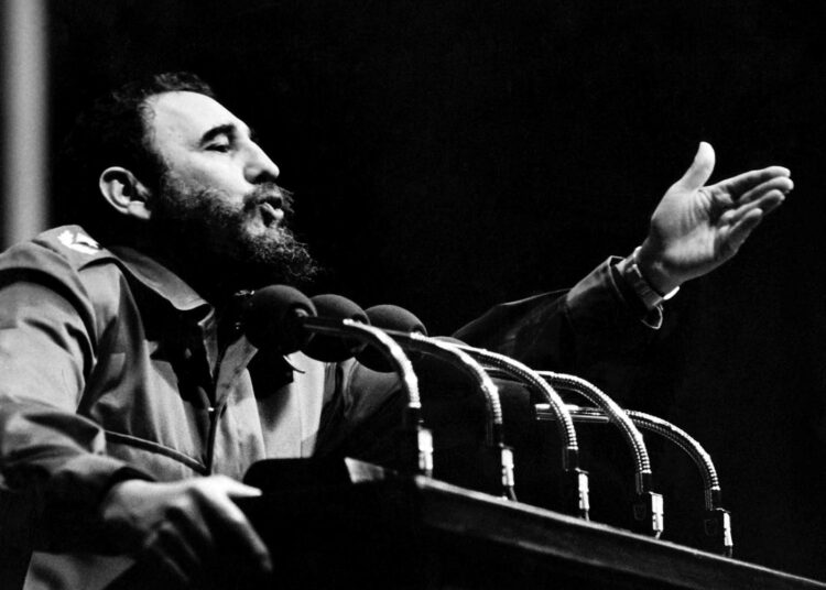 Fidel Castro pitämässä puhetta 1970-luvulla.