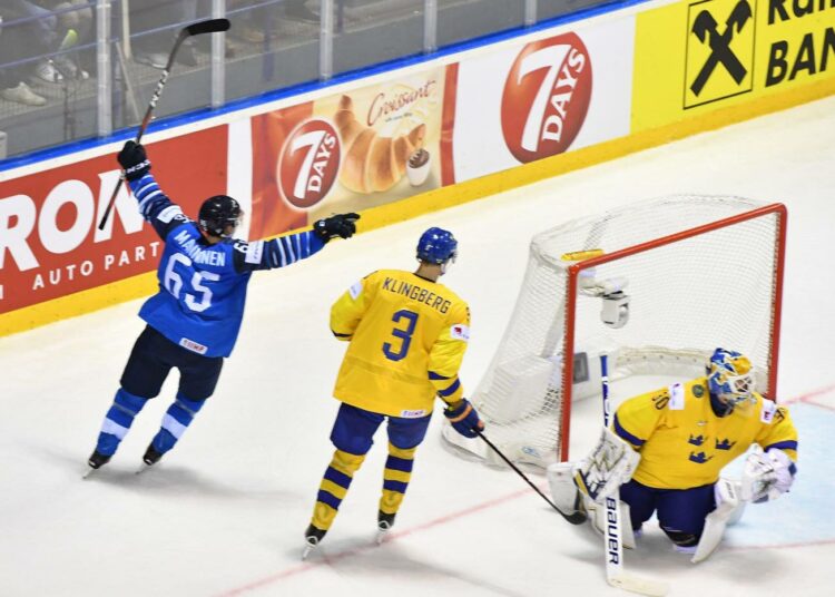 Sakari Mannisen veto on Henrik Lundqvistin selän takana ja Ruotsi kaadettu kiekkotrillerissä.