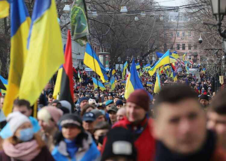 Mielenosoitus Ukrainassa Odessan kaupungissa 20. helmikuuta 2022.
