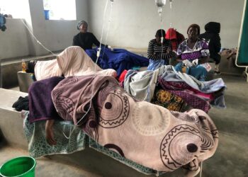 Koleraosasto terveyskeskuksessa Blantyressa. Kolera on Malawissa lisääntynyt vuoden aikana massiivisesti.