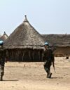 Arkistokuvassa rauhanturvajoukkoja Sudanissa. Human Rights Watchin mukaan kolumbialaisia palkkasotureita on osallistunut hyökkäyksiin, joissa on tehty sotarikoksia.