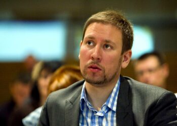 Paavo Arhinmäki katsoo, että Suomessa Venäjän suhteiden kehittämisessä tarvitaan seuraavankin hallituksen vahvaa panostusta.