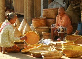 Perinteisiä bambuastioita Indonesian Yogjakartassa.