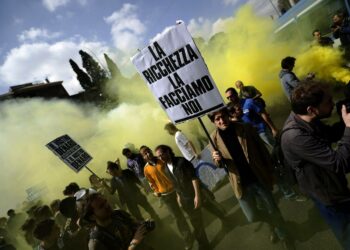 ETUCin toimintaohjelmassa mainittuja asioita olivat muun muassa lakko-oikeuden puolustaminen kaikkialla Euroopassa. Kuvassa opiskelijoita Italian yleislakon aikana Roomassa järjestetyssä mielenosoituksessa 6. toukokuuta.