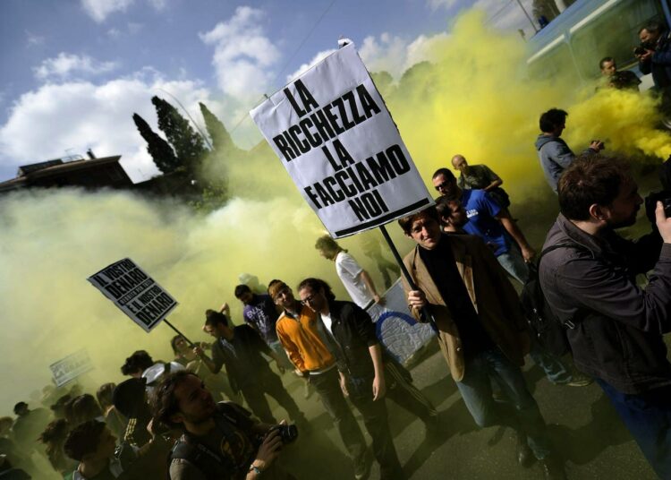 ETUCin toimintaohjelmassa mainittuja asioita olivat muun muassa lakko-oikeuden puolustaminen kaikkialla Euroopassa. Kuvassa opiskelijoita Italian yleislakon aikana Roomassa järjestetyssä mielenosoituksessa 6. toukokuuta.