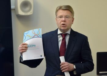 Elinkeinoelämän keskusliiton toimitusjohtaja Jyri Häkämies esitteli viime viikolla keinoja talouden kohentamiseksi. Kansantaloustieteen professori Matti Tuomalan mukaan käynnissä olevalla verokeskustelulla ohjataan mielialoja budjettikurin tielle, josta Britannian kokemusten pitäisi varoittaa.