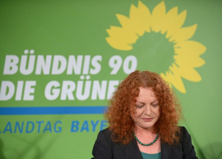 Saksan vihreitä edustava Margarete Bause ovensuukyselyjen jälkeisessä lehdistötilaisuudessa Baijerin osavaltiovaaleissa viime sunnuntaina.