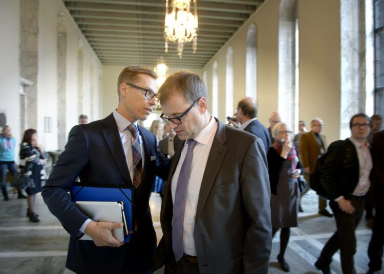 Siirtyykö kokoomuksen puheenjohtaja Alexander Stubb keskustajohtaja Juha Sipilän linjalle – ja sulkee suunsa?