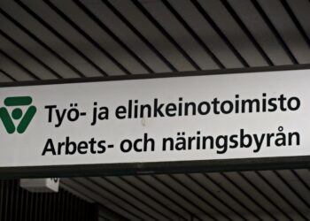 Uudenmaan työttömien kannattaa miettiä tarkkaan osallistumista uuteen pilottiin, jossa yksityisille työnvälitystoimistoille maksetaan korvaus sen mukaan, kuinka hyvin ne pystyvät hankkimaan työpaikkoja. Paluu TE-toimiston asiakkaaksi on sen jälkeen vaikeaa.
