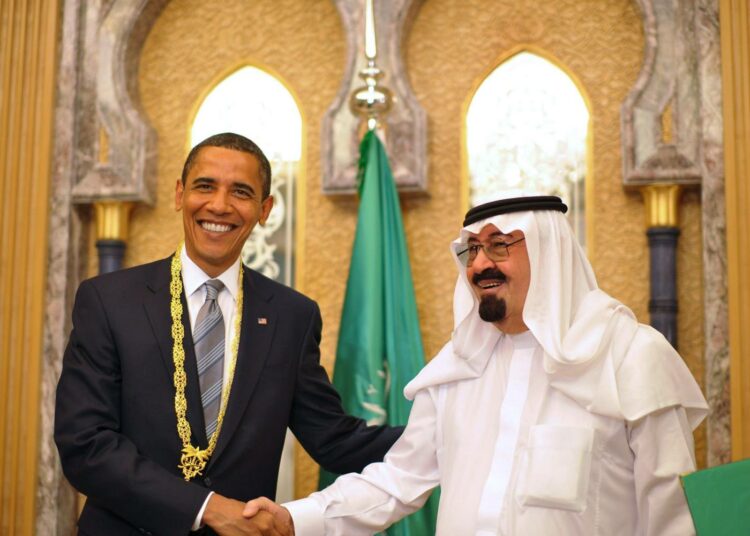 Saudi-Arabian kuningas Abdullah kuoli perjantain vastaisena yönä. Kuvassa Abdullah Yhdysvaltain presidentin Barack Obaman seurassa kesäkuussa 2009.