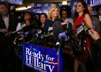 Hillary Clintonin kannattajia viime lauantaina New Yorkissa.