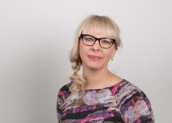 Vasemmistoliiton eduskuntaryhmän puheenjohtaja Aino-Kaisa Pekonen.